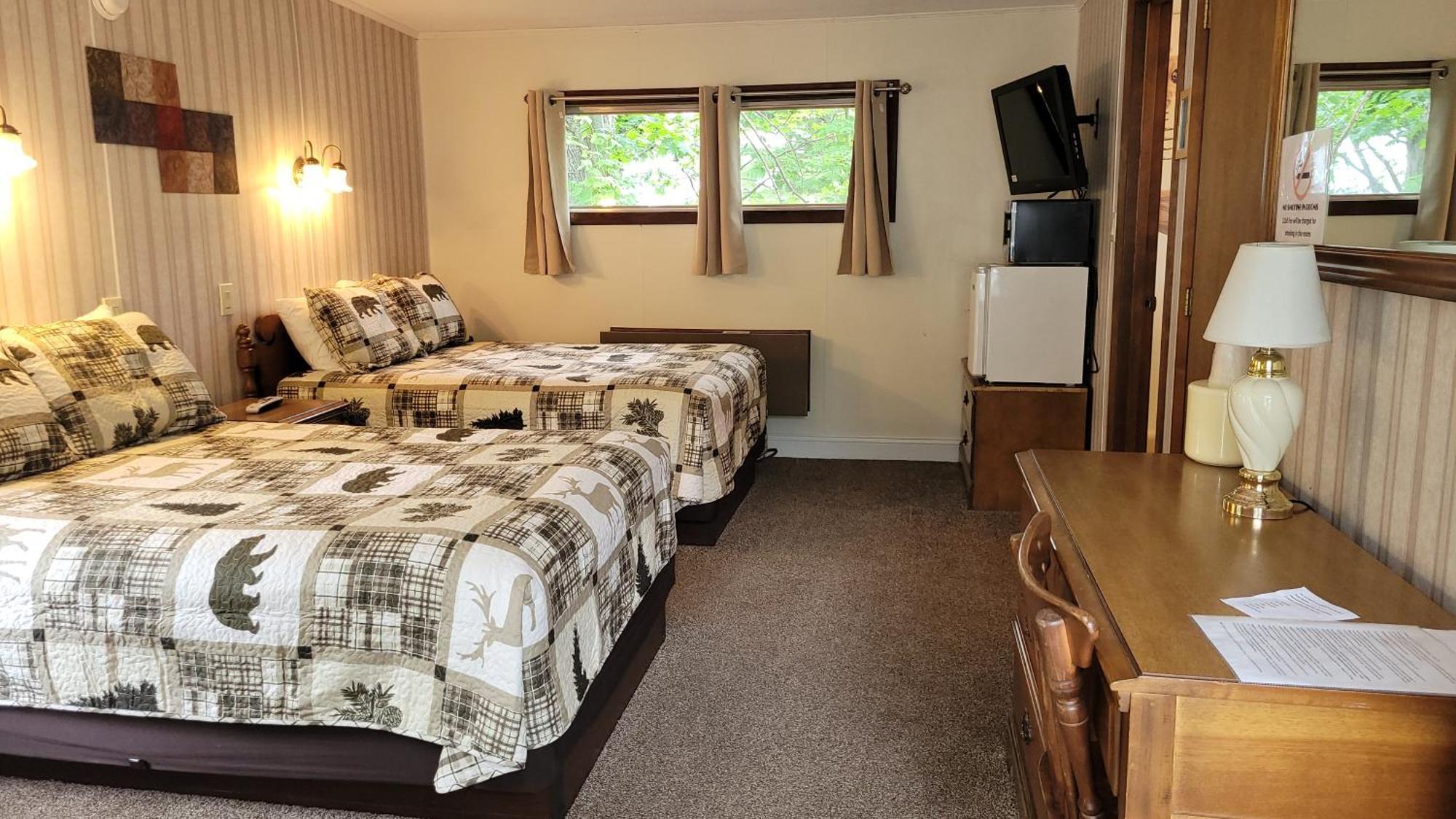 Weirs & Motel 3*