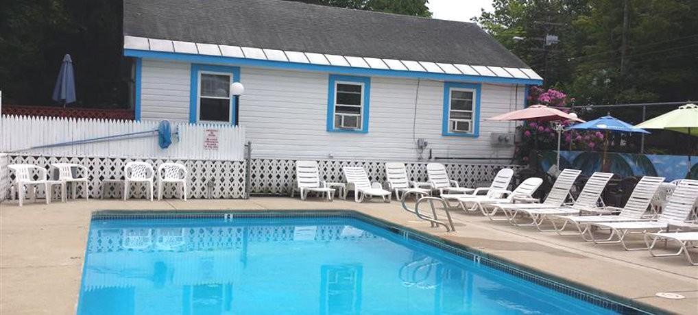 Weirs & Motel 3*